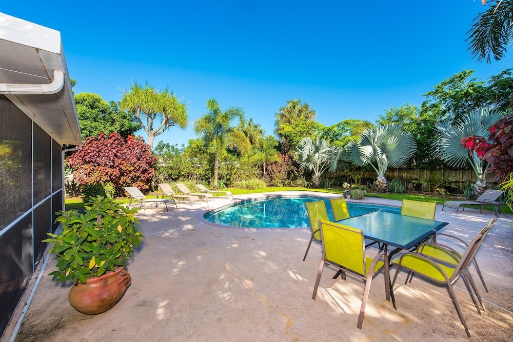 Фото Lush Oasis Home - 2 Br home by RedAwning