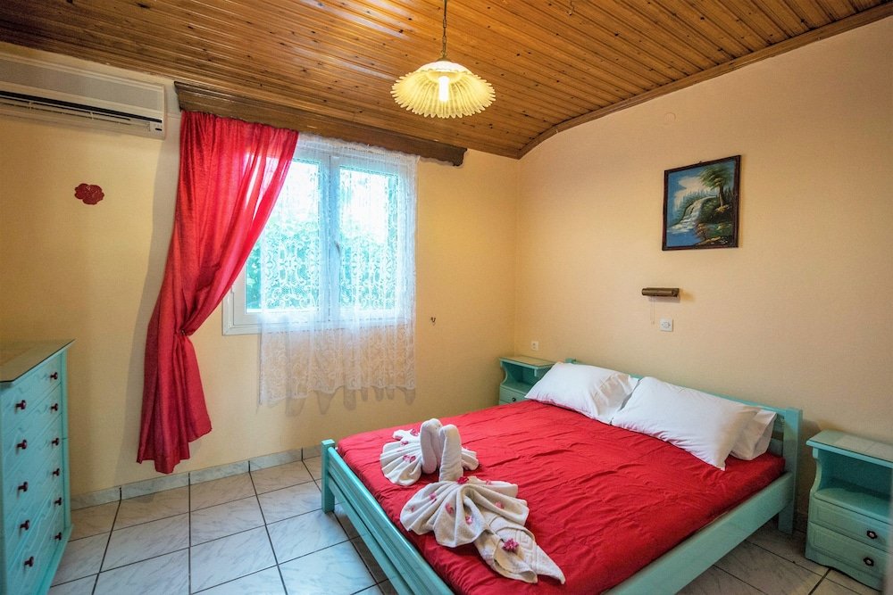 Фото Eleni Family Apartments
