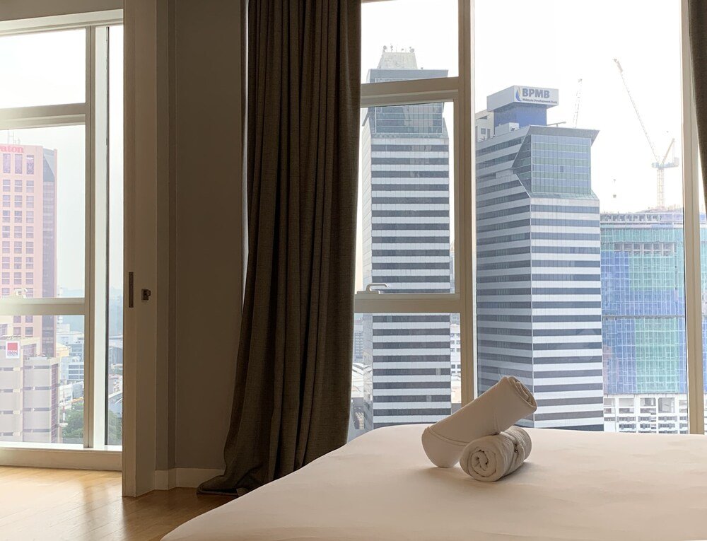 Фото The Hollwood Suites at Platinum