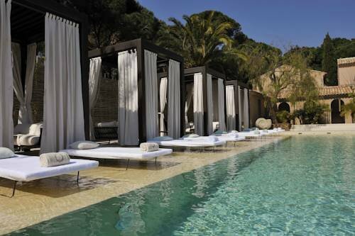 Гостиница Plush Villa in Saint Tropez with Artistic Interiors & Pool в Сен-Тропе
