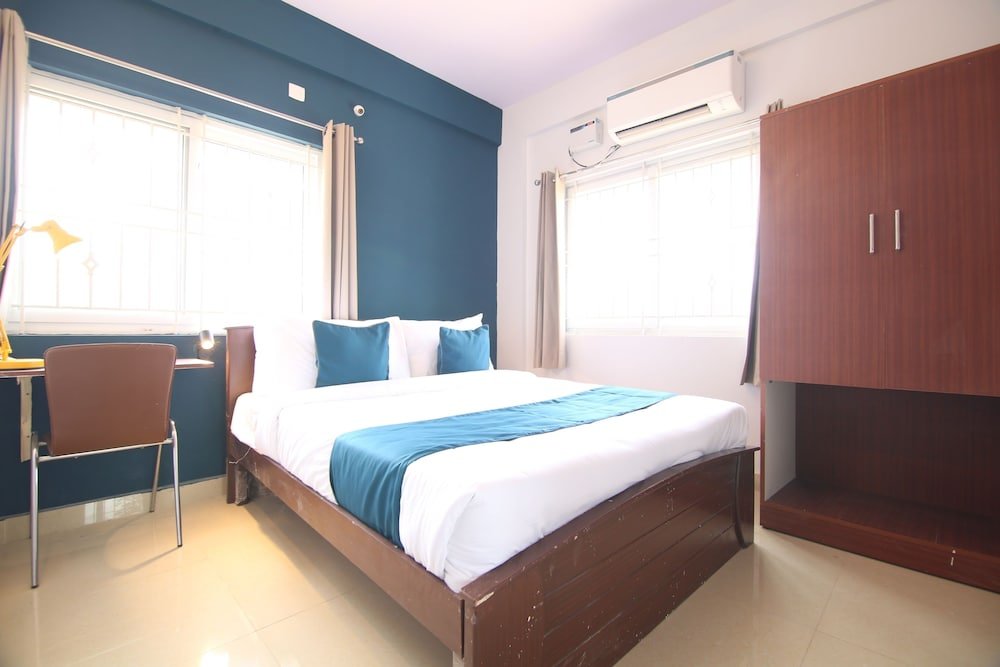 Фото Oyo 23042 SilverKey P&p Comforts