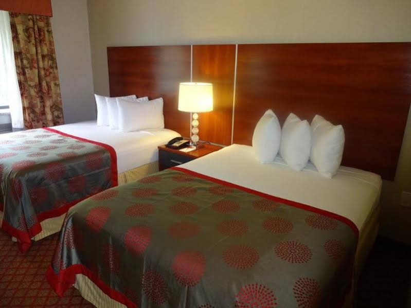 Фото Ramada by Wyndham Staten Island