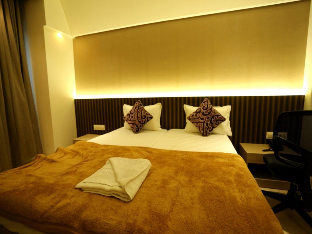 Фото Hotel Grand Parivaar