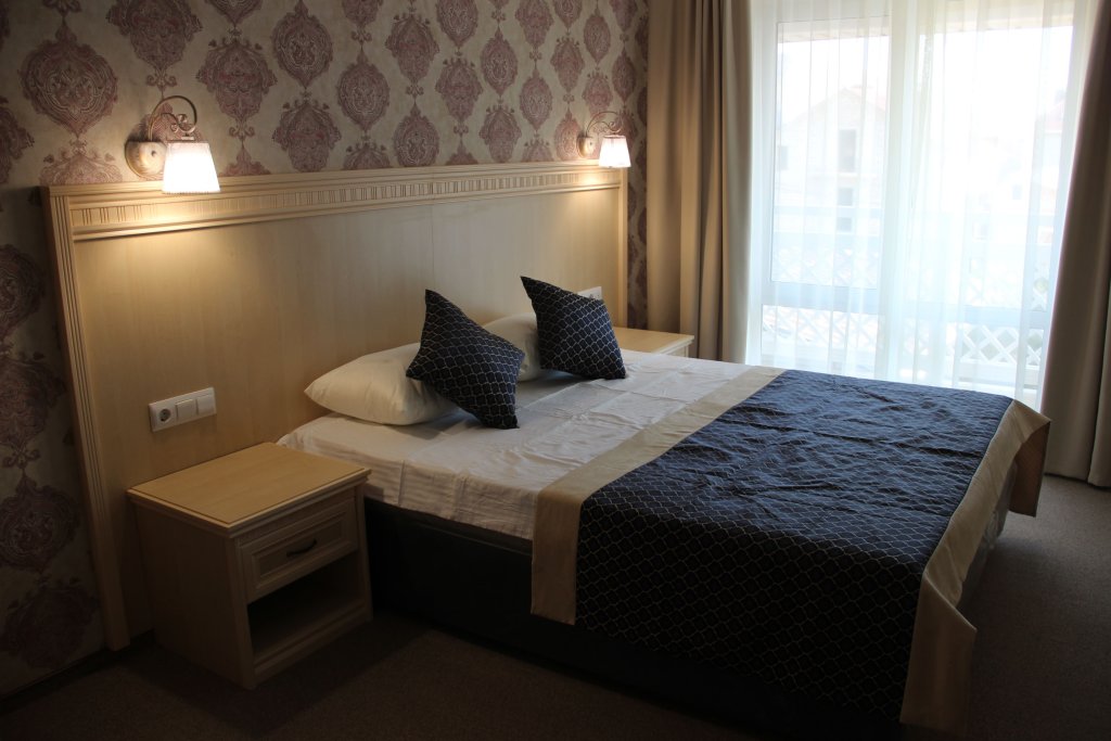 Фото Каштан