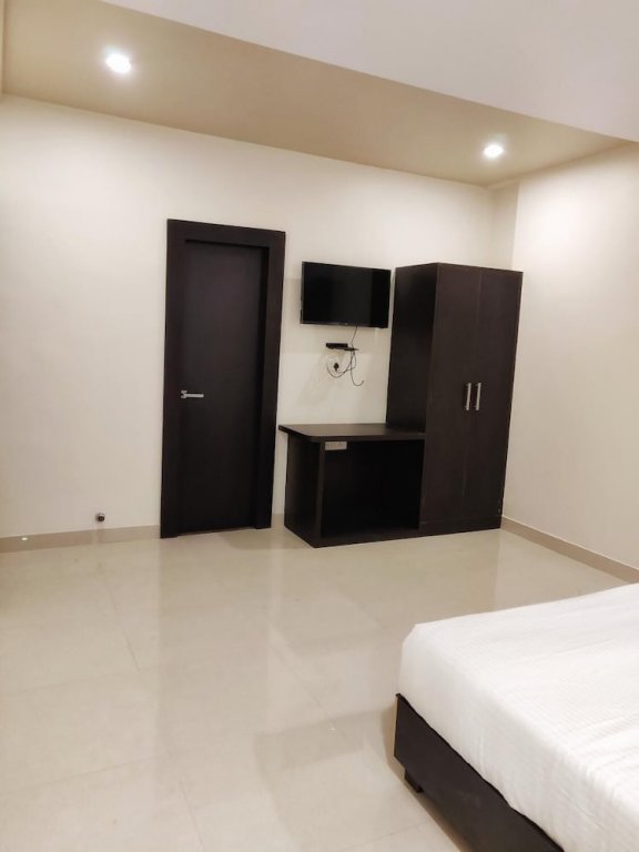 Фото Hotel Suryansh