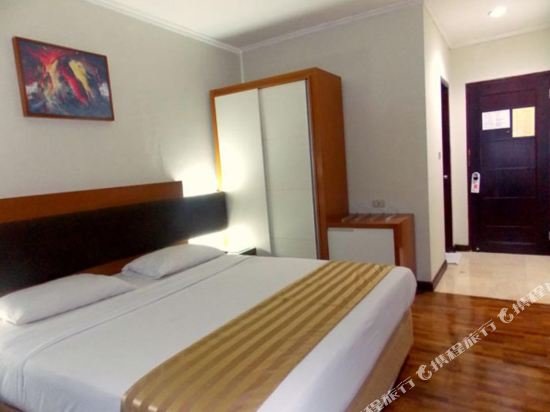 Фото Hotel Mega Proklamasi