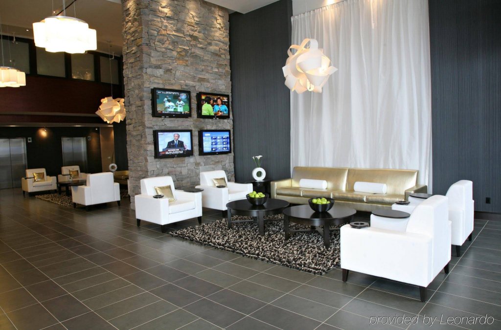 Фото Sandman Signature Toronto Airport Hotel