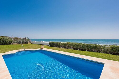 Гостиница 1100 Beachfront 1. Line Villa Marbesa Large Garden-Pool