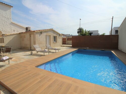 Жильё посуточно Attractive Holiday Home In Empuriabrava Near Beach в Эмпуриабраве