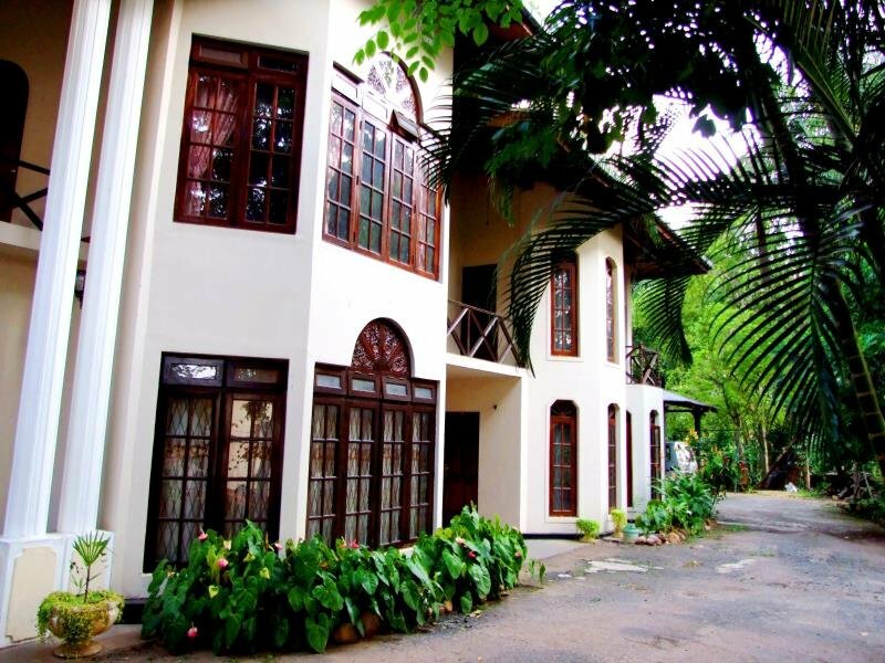 Гостиница Tree Breeze Inn в Канди