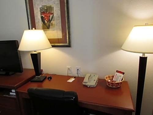 Фото Super 8 by Wyndham Austin/Airport South