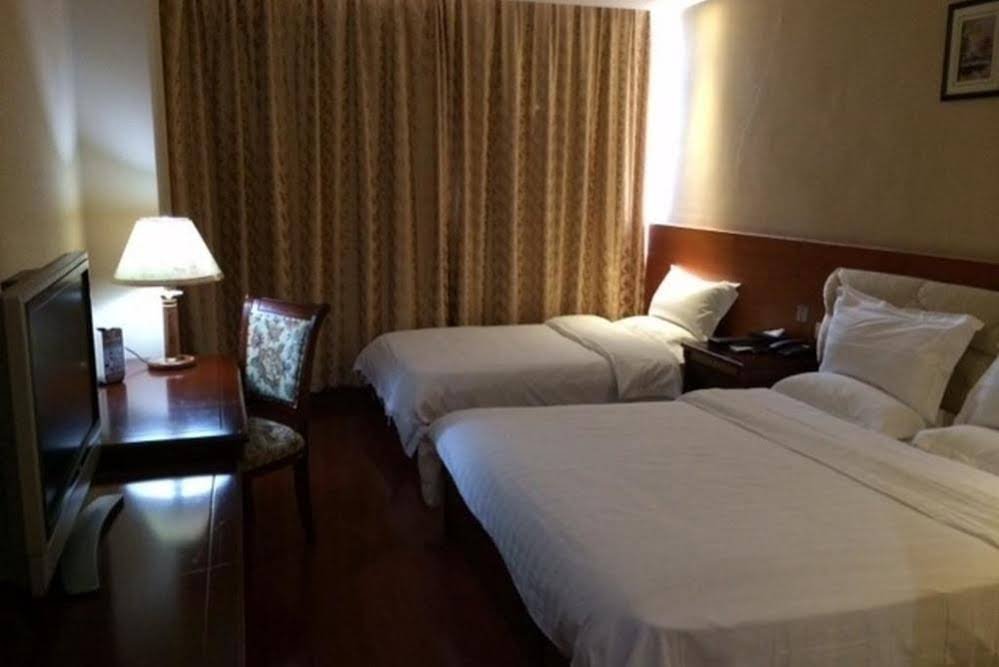 Фото Starway Hotel Hongqiao Junction Center Branch