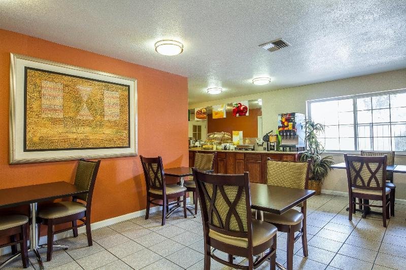 Фото Quality Inn & Suites Lathrop - South Stockton