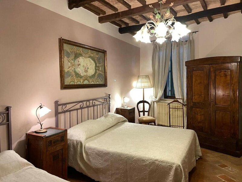 Жильё посуточно House With 4 Bedrooms in Montalcino, With Wifi