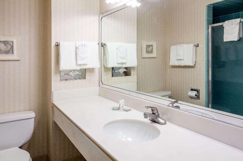 Фото Travelodge by Wyndham Monterey Bay