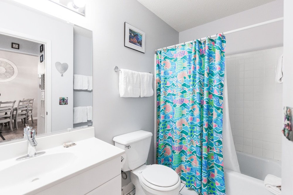 Фото Newly Remodeled W Pool - Steps To Beach! 2 Bedroom Condo