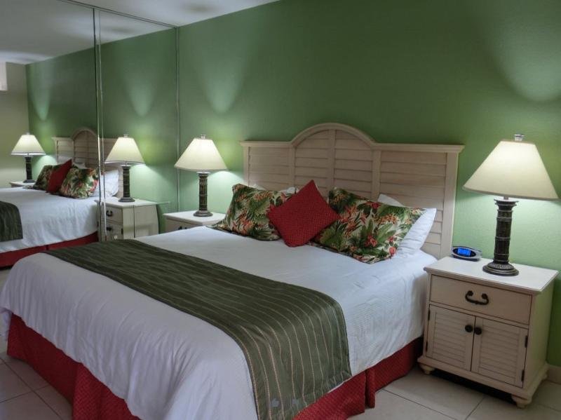 Фото Alden Suites - A Beachfront Resort