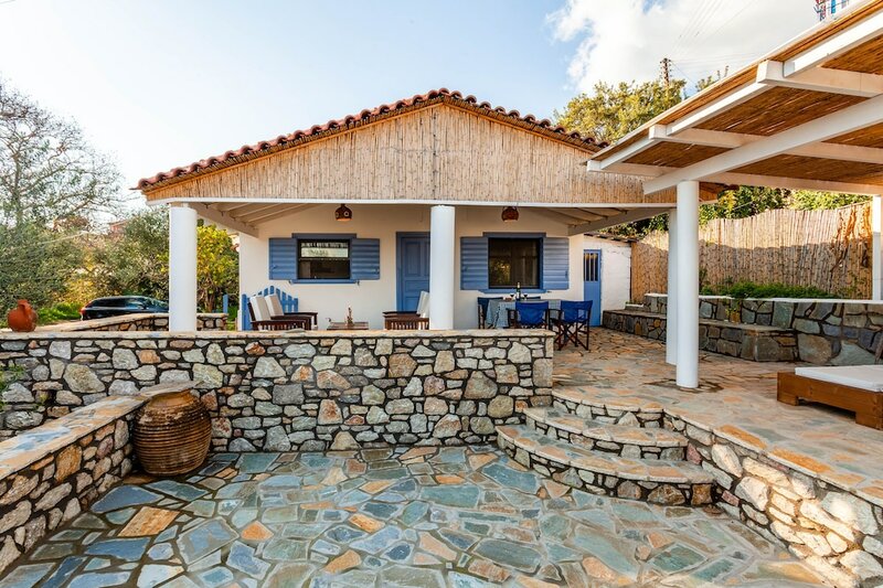 Гостевой дом The Blue House Seaside Retreat - Fully Equipped