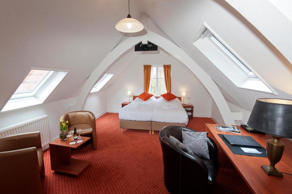 Фото Ambassador City Centre Hotel