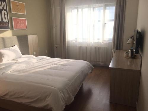 Фото Hanting Hotel Harbin Railway Station Square