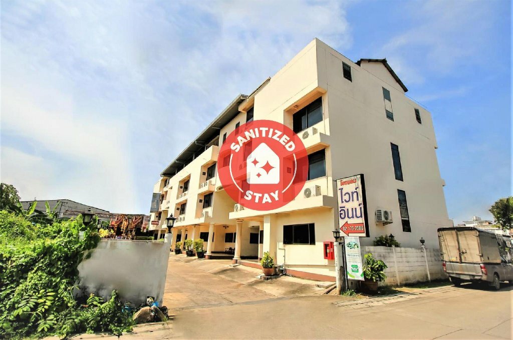 Hotel Oyo 383 White Inn Hotel, Earth, photo