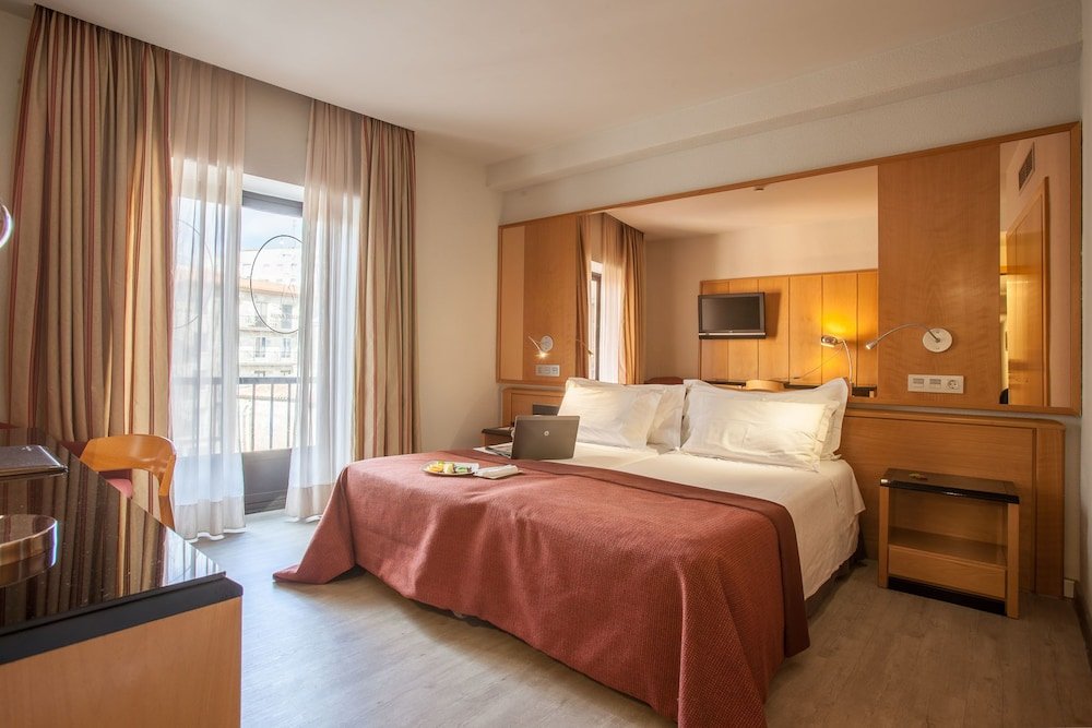 Фото Hotel Silken Rona Dalba