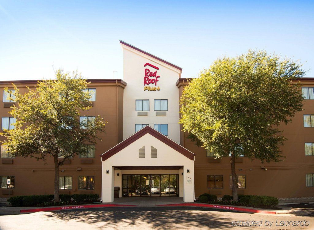 Фото Red Roof Inn Plus+ Austin South