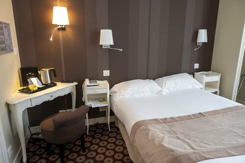 Гостиница Logis Hotel Les 3 Rois в Исудёне