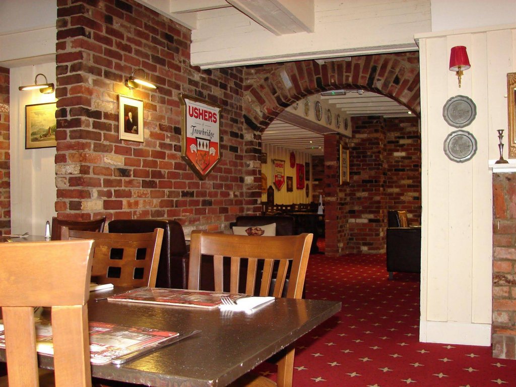 Фото The Angel Hotel