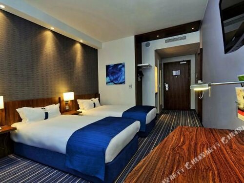 Гостиница Holiday Inn Express Warsaw Airport в Варшаве