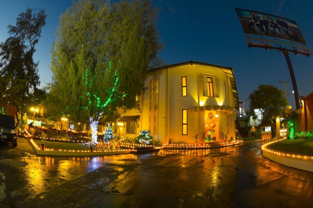 Фото отеля 1