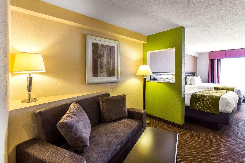 Фото Comfort Suites Forsyth near I-75