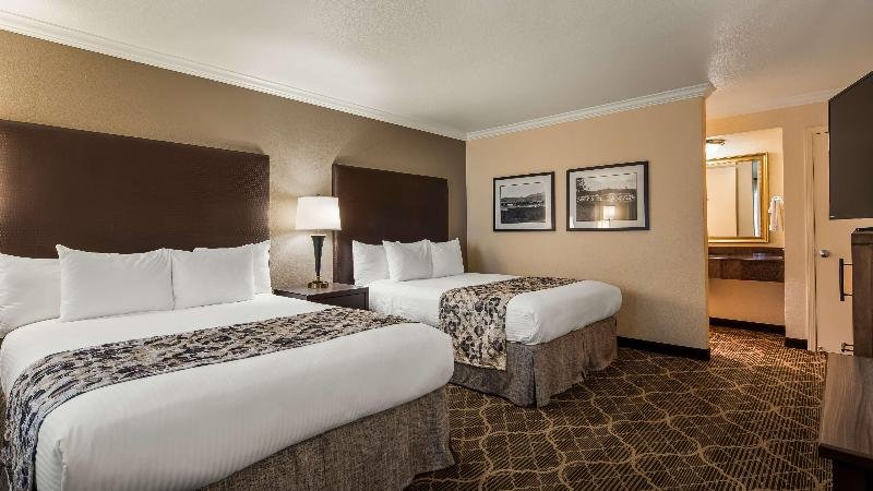 Фото Best Western Danville Sycamore Inn