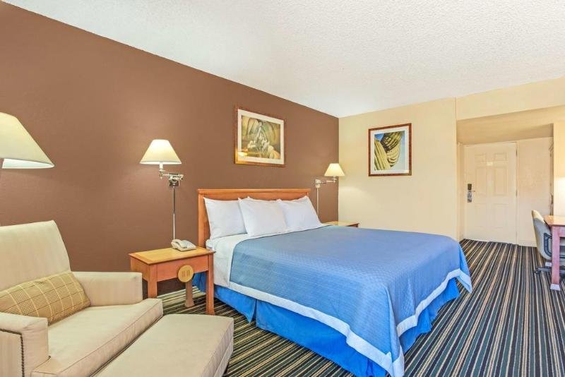 Фото Red Lion Inn & Suites Tucson Downtown