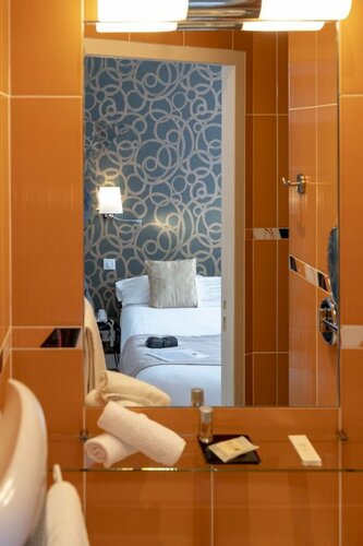 Гостиница Logis Hotel Les 3 Rois в Исудёне