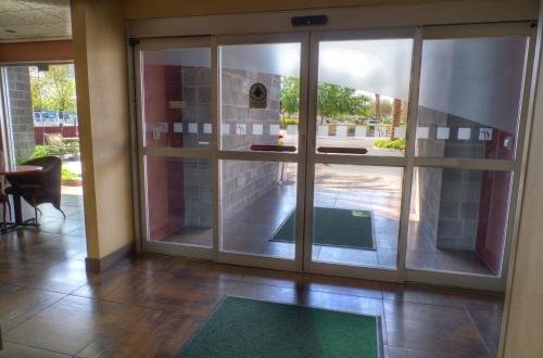 Фото Ramada by Wyndham Phoenix Midtown