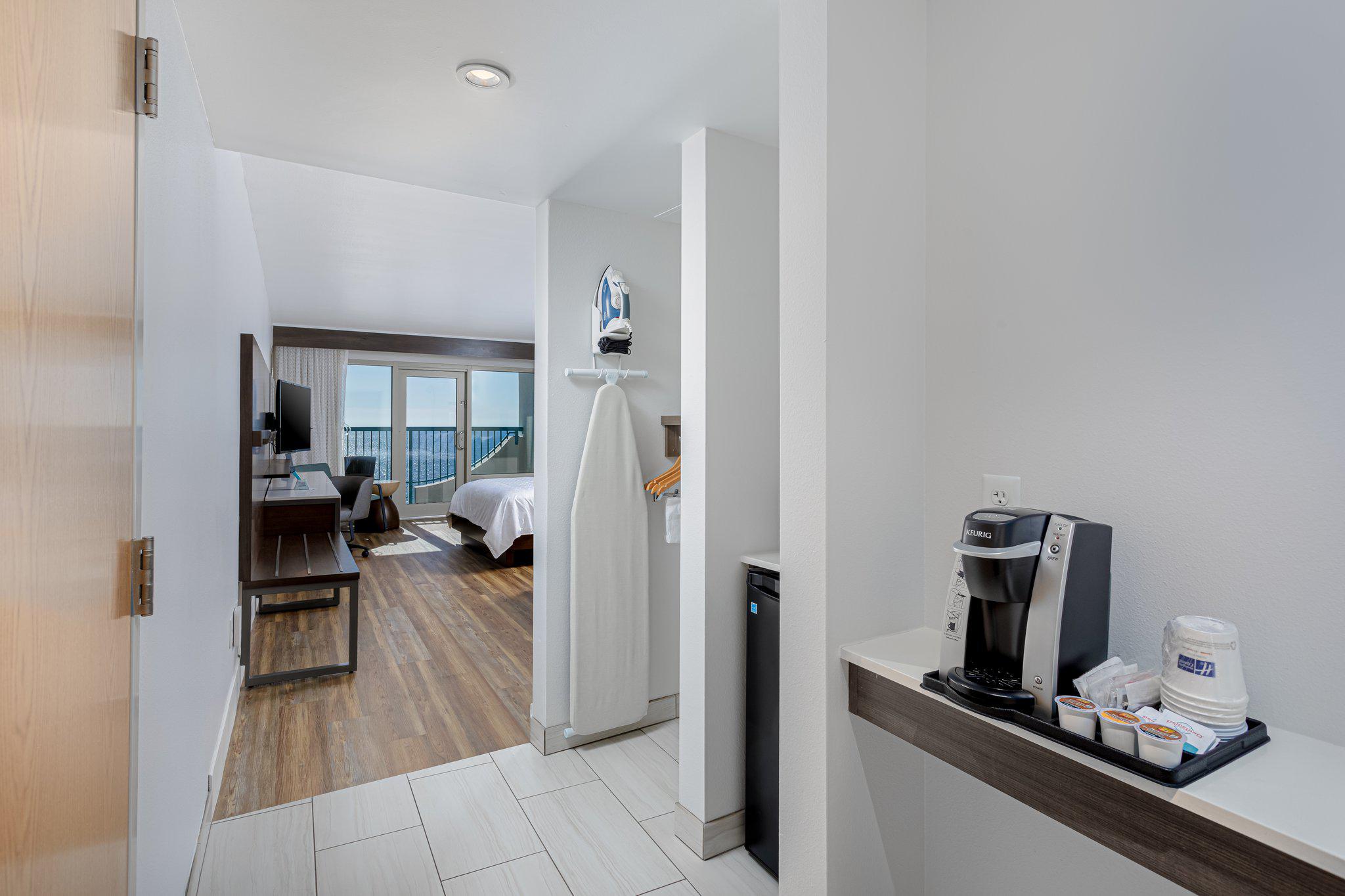 Фото Holiday Inn Express Pensacola Beach, an Ihg Hotel