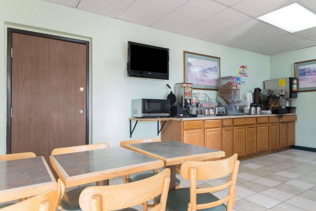 Фото Super 8 by Wyndham Raton