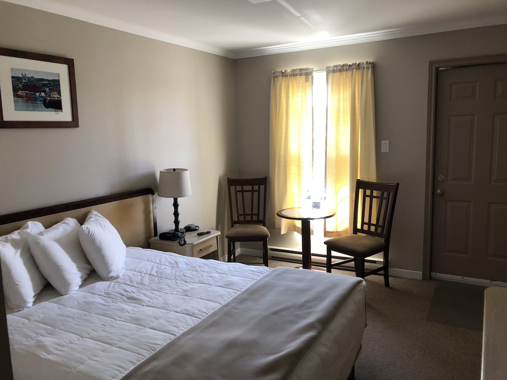 Фото Newfound Inn & Suites