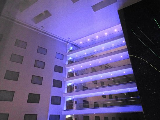 Фото Holiday Inn Express - London Heathrow T4 an Ihg Hotel