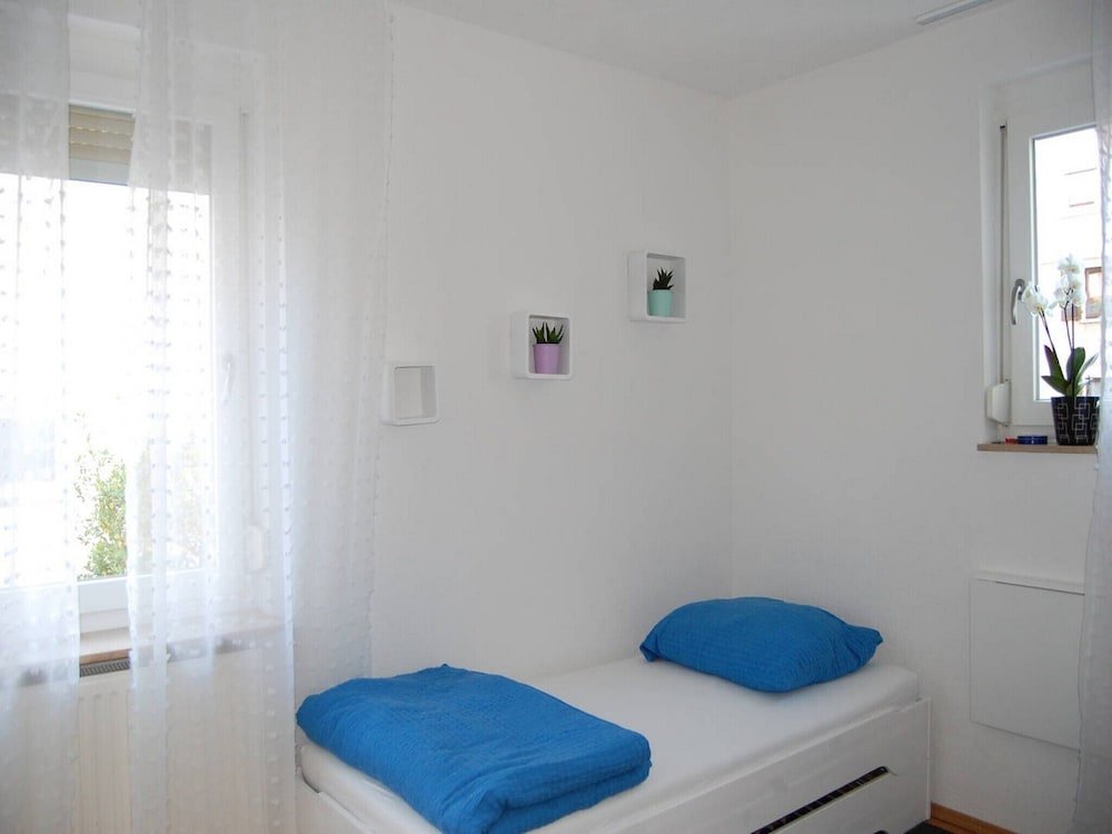 Фото Fewo Reutlingen Heinestrasse Dg