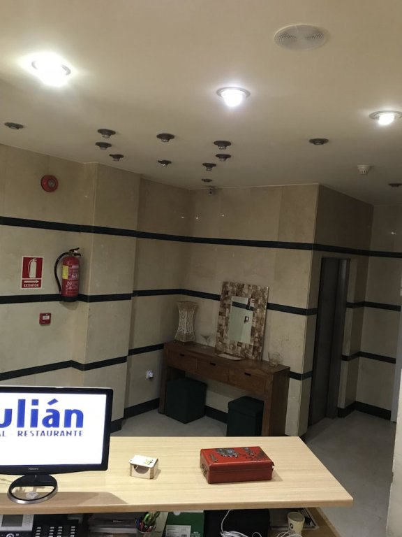 Фото Hostal Julian