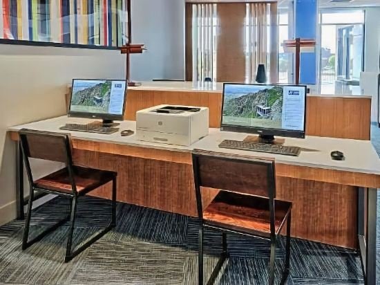 Фото Holiday Inn Express & Suites Albuquerque East, an Ihg Hotel