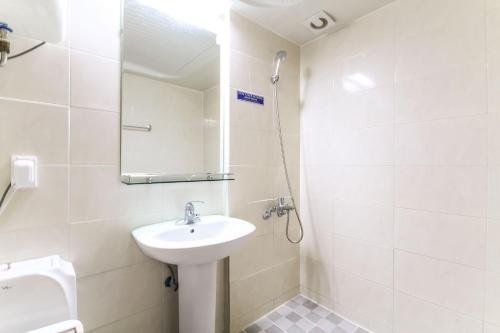 Фото Gyeongju Jang