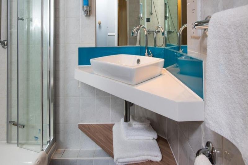 Фото Holiday Inn Express London Hammersmith, an Ihg Hotel