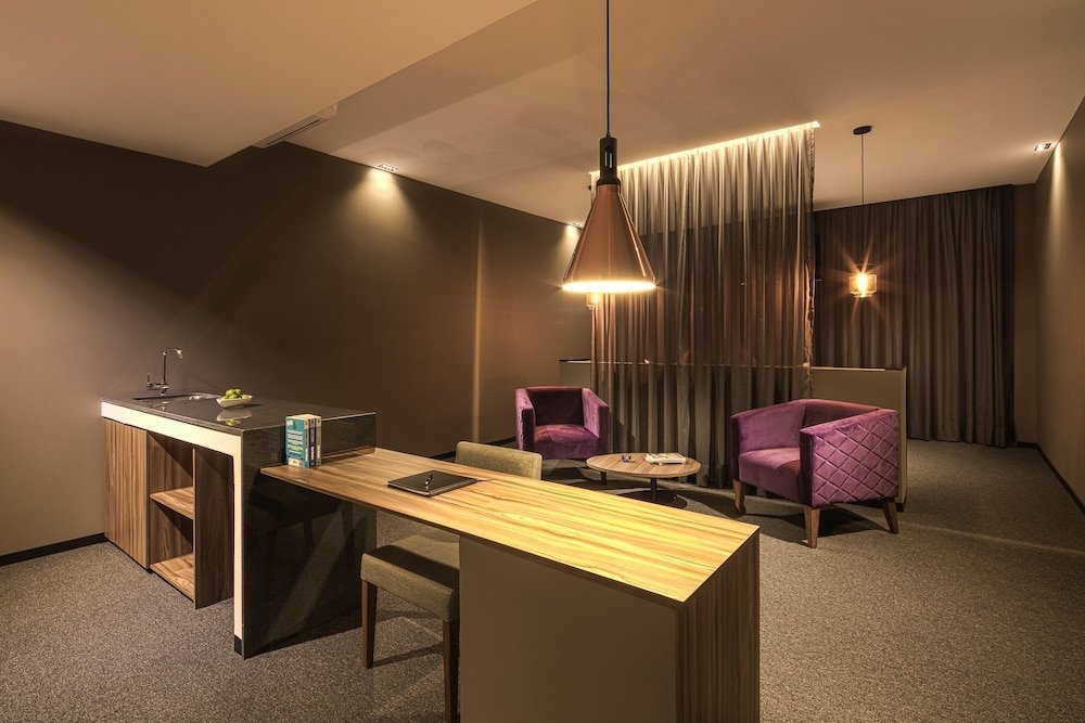 Фото Kharma Suites