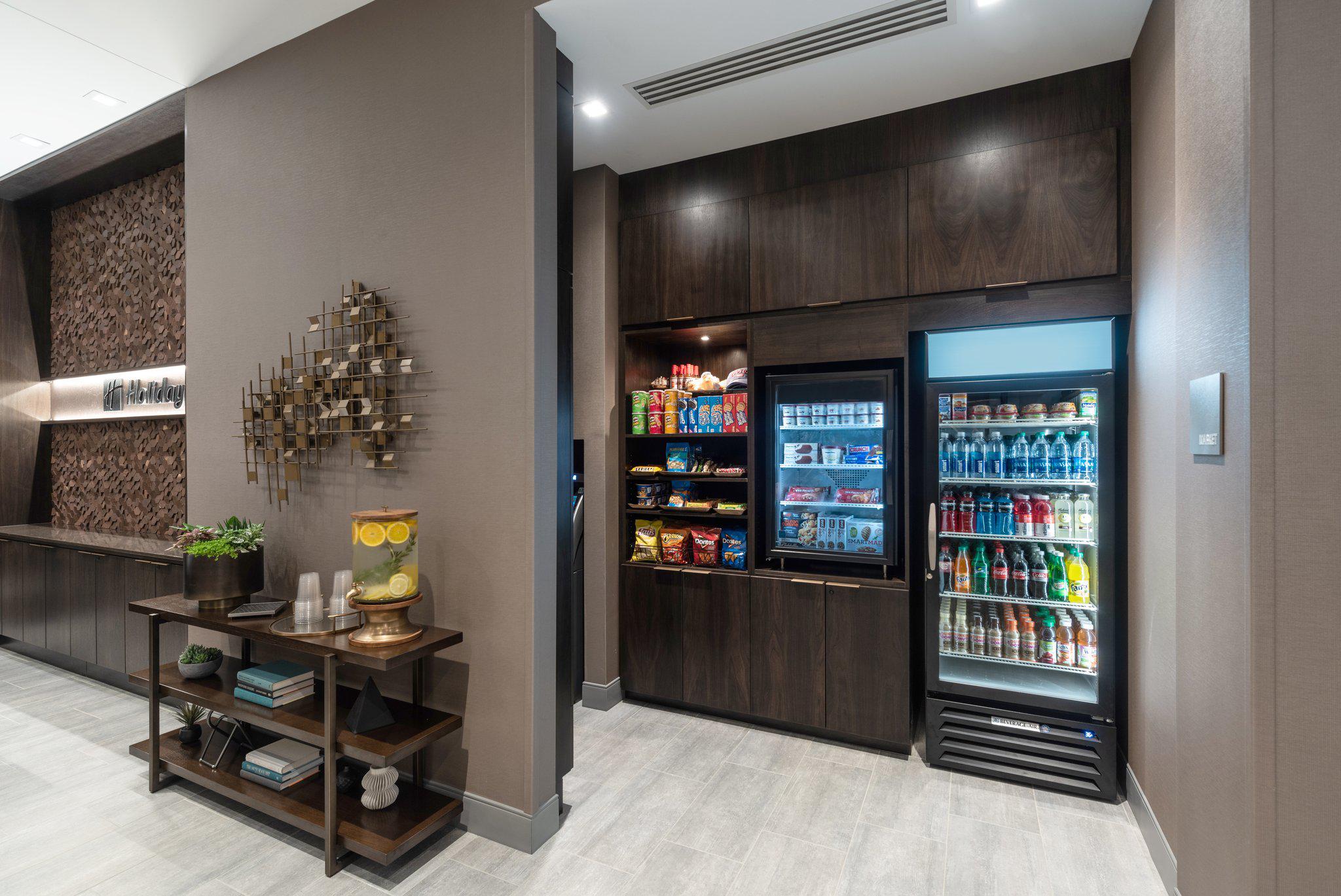 Фото Holiday Inn Boston Logan Airport - Chelsea, an Ihg Hotel