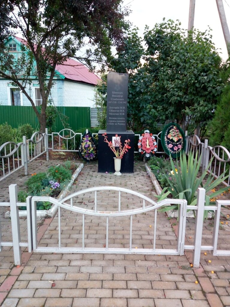 Әскери мемориал, бауырластар зираты Братская могила советских воинов-танкистов, Краснодар өлкесі, фото