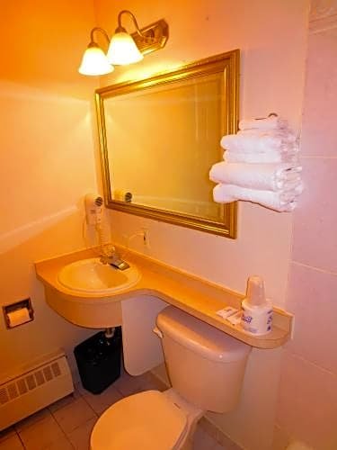 Фото Canadiana Motel