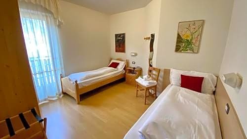 Фото Casteluce Hotel Funivie Pinzolo